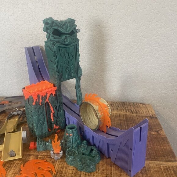 2003 Hot Wheels Tiki Torcher Replacement PARTS Buildings, Tracks Parts Only - Picture 3 of 8